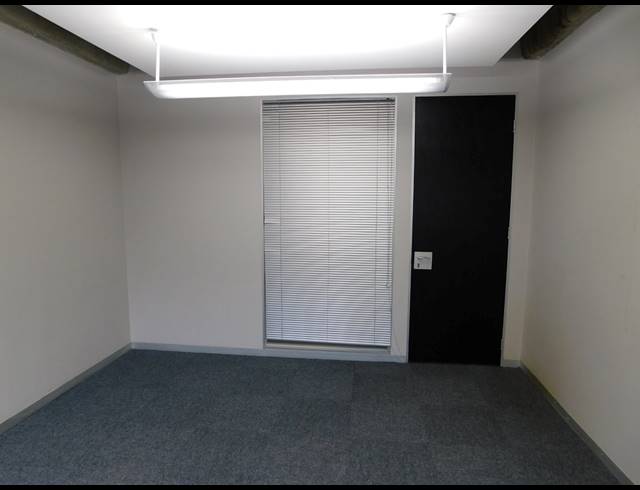 1,000M² OFFICE TO LET IN FERNDALE